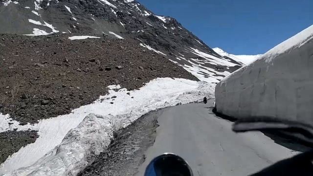 Bike Trip from Manali to Leh, Nubra Valley, Pangong and back to Manali. смотреть онлайн