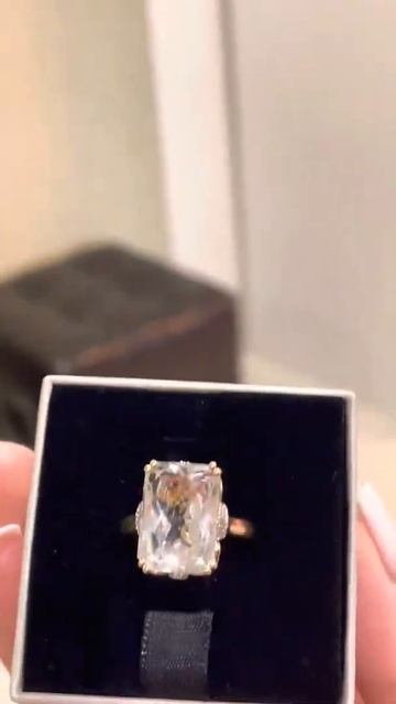 Кольцо с голубим торпзом