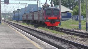 Грузовые и пассажирские поезда РЖД на ст. Чернореченская (Красноярский край)