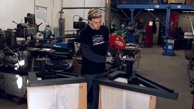 Insane M998 Humvee Helmet Top gets custom tire carrier! смотреть онлайн