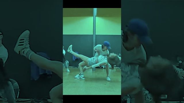 Bailando Raggaeton смотреть онлайн