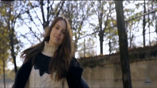 Alexara-Cassian - On & On смотреть онлайн