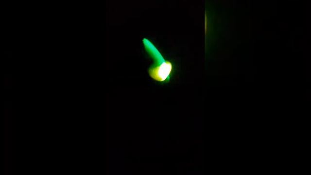 Сведящий спинар как светятся в темноте🌑 смотреть онлайн