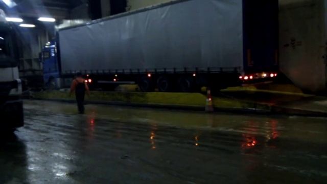 Грузовой лифт на пароме смотреть онлайн