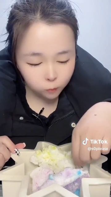 укусы хрустящего льда из морозильной камеры!!! смотреть онлайн