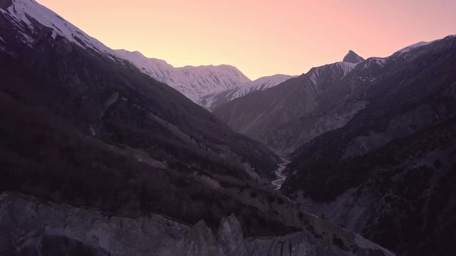 Красота и Опасности Гималаев: Почему Ты Должен Посетить Эверест? смотреть онлайн