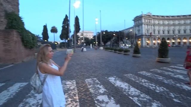 Рим в июле. Там есть прекрасный бесплатный пляж! смотреть онлайн