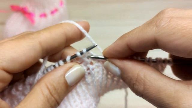 ПИНЕТКИ ДЛЯ МАЛЫША ПРОСТЫМ СПОСОБОМ. Вяжем вместе.