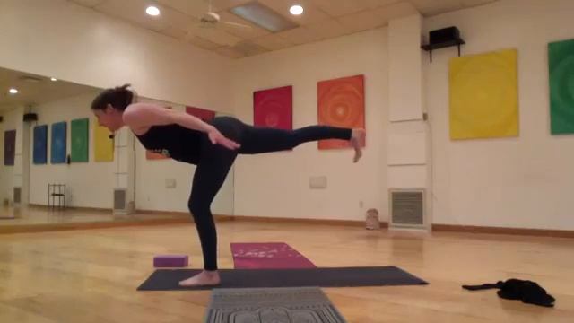 Yoga Flow (60 minutes) with Kelly Mayes at Mystic Fitness Yoga Studio, April 29, 2020 смотреть онлайн