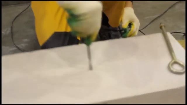 Сверлим стены из газобетона.Проверка на прочность дюбель смотреть онлайн