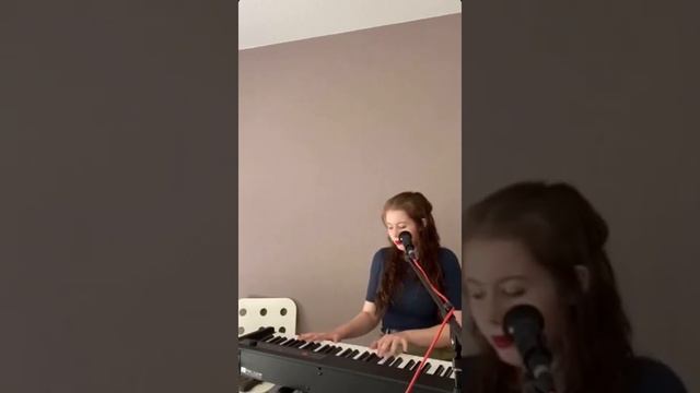 J U L I A 🌱 DREAMS - Fleetwood Mac (Cover)