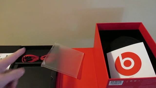 Unboxing: Beats Solo HD (Red) смотреть онлайн