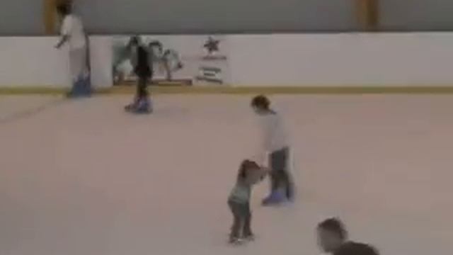 Tara ice skating Jan 2007 смотреть онлайн