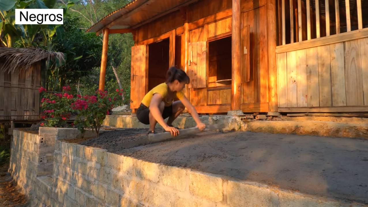 Дорис 3. Дорис заливает площадку перед домом и работает в огороде. смотреть онлайн