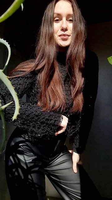 вы знали что сетчатые кофты классно сочетаются с водолазками с горлом? 🤩 смотреть онлайн