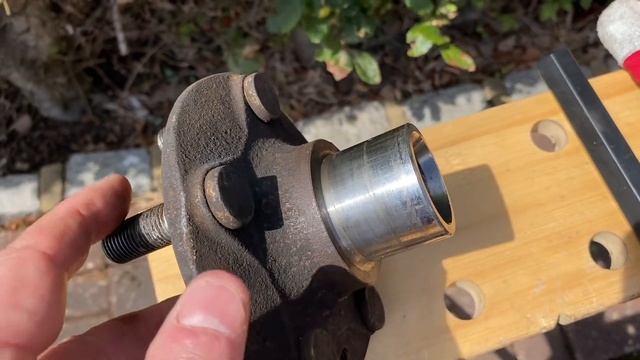 Wheel bearing change - Land Rover Freelander 2 / LR2 (Part 1 of 3) смотреть онлайн