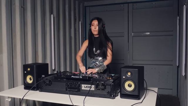 YOUNA - Melodic Techno & Progressive House DJ Mix 05 @ Dubai смотреть онлайн