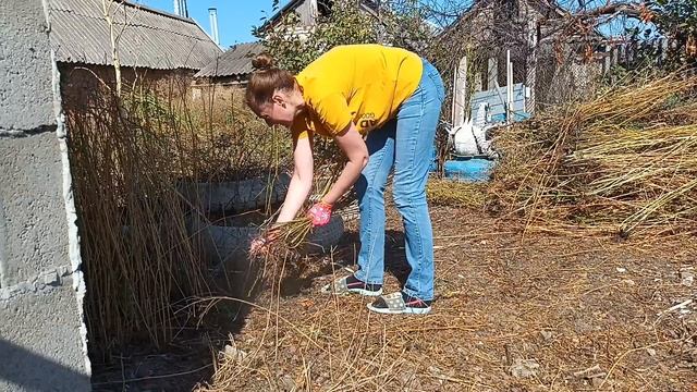 #1 ЖИЗНЬ В СТАНИЦЕ./ КУПИЛИ ДОМ./ УБОРКА ТЕРИТОРИИ./ смотреть онлайн