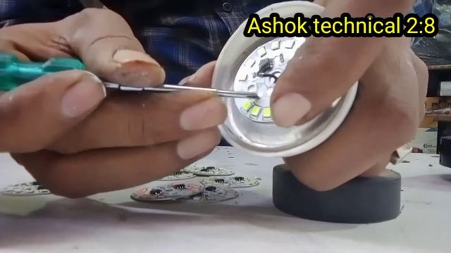 driver circuit के बिना 220 वोल्ट ऐसी से एलईडी बल्ब जलाएं LED bulb repair 2022👍Ashok technical смотреть онлайн
