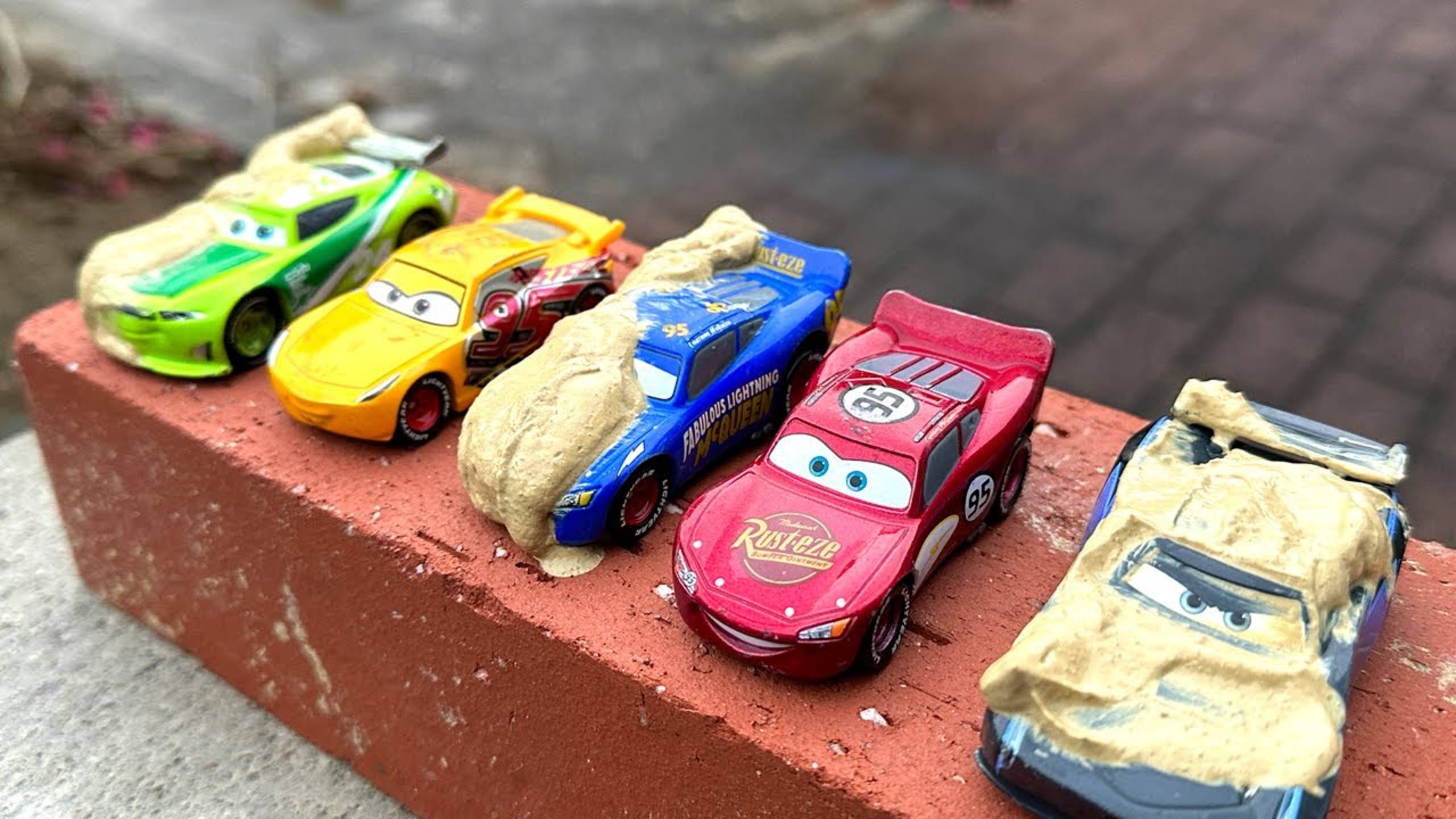 Тачки прыжок в грязевой бассейн! Для детей смотреть онлайн