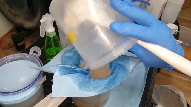 How I Do It: Filtering dirty Resin Wash Alcohol смотреть онлайн