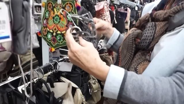 MY MOM THRIFTS FOR ME :/ ... and styles me смотреть онлайн