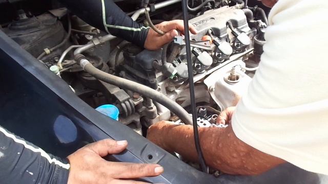 【ホンダストリームオルタネーター交換作業】 смотреть онлайн