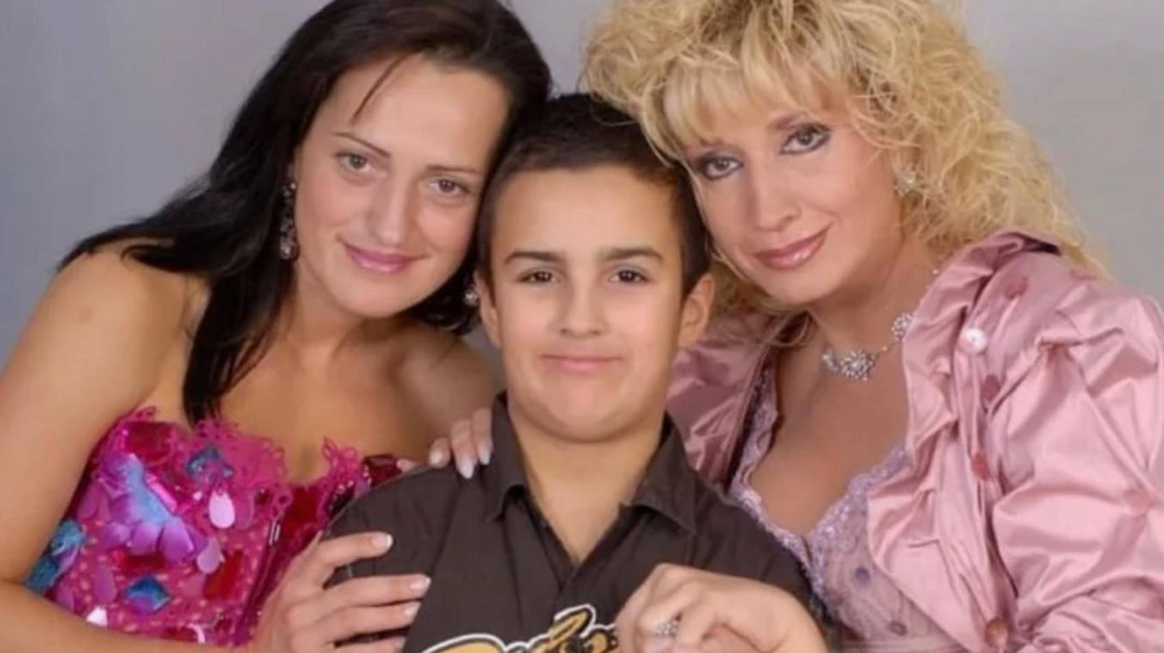 Они живут за её счет, а она работает за 16 млн рублей! Почему "на шее сидят" дети Ирины Аллегровой смотреть онлайн