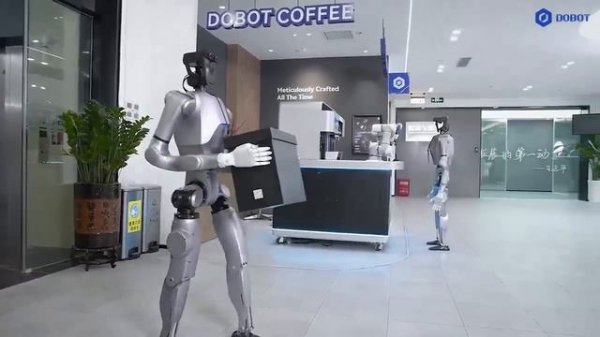 Первый человекоподобный робот Atom от китайской компании Dobot