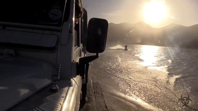 ☣LAND ROVER DEFENDER 130 V8 SURFING!☣ смотреть онлайн