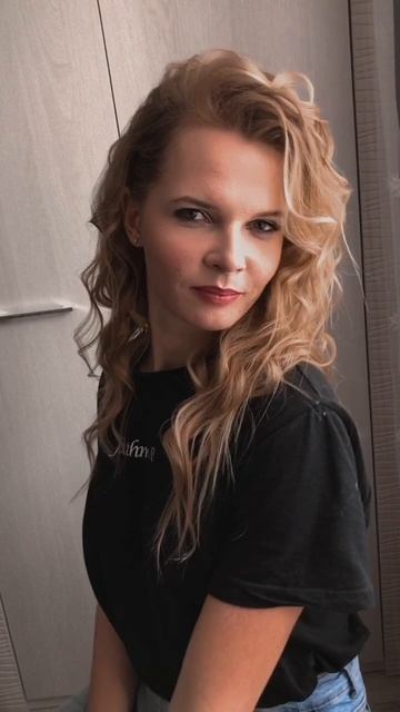 Дерзкая прическа. Серфлоконы. Небрежные локоны смотреть онлайн