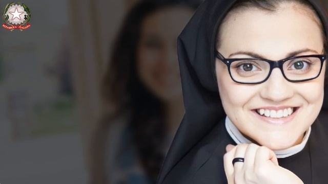 Ricordate Suor Cristina Guardate com’era a 20 anni di una bellezza mostruosa смотреть онлайн