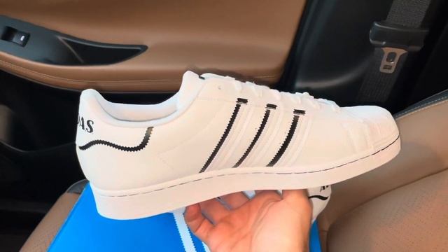 Adidas Superstar White Black shoes смотреть онлайн