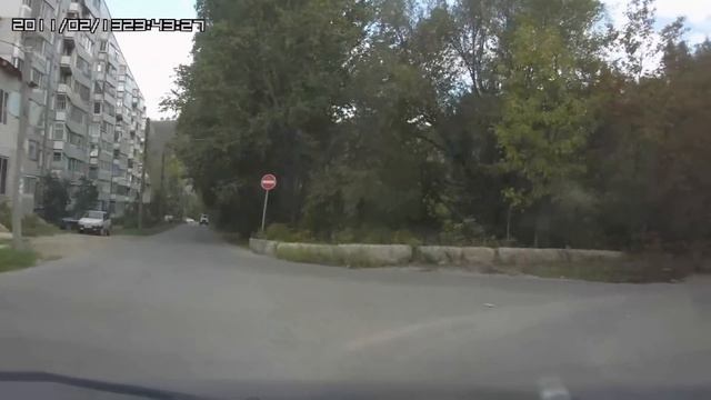 Автобус с пассажирами съезжает в овраг смотреть онлайн