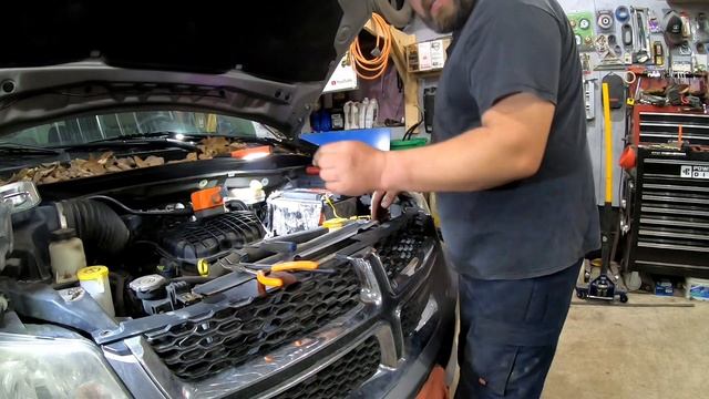 2013 Dodge Grand Caravan Transmission Cooler Line Replacement смотреть онлайн