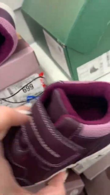 🔵Детский мир🔵Ботиночки на девочку 👧🏼💐 размеры с 20-25. Есть зима. Одна пара. Осень/зима смотреть онлайн