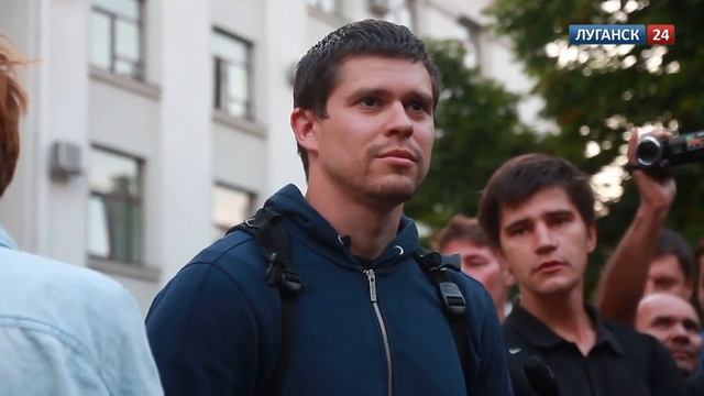 Освобождение украинских журналистов, задержанных ранее ополченцами Луганска. смотреть онлайн