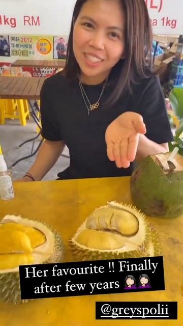 Greisya Polii Borong Durian Musang King Bareng Shevon Jamie Lai Di Malaysia