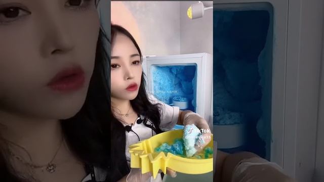 синий вкусный снег из морозилки! смотреть онлайн