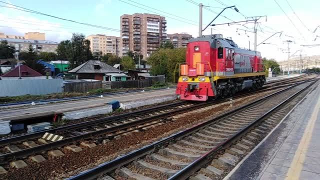 Необычный поезд РЖД + маневровый - снято в Красноярске на смартфон смотреть онлайн