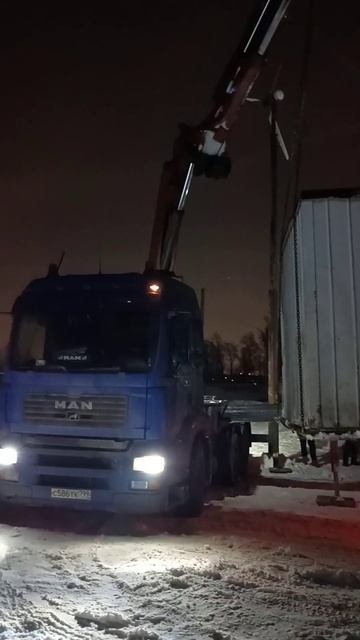 Перевозка вагона 9 * 3 м (без шасси). Вес около 7-8 тонн. Погрузка и разгрузка двумя манипуляторами смотреть онлайн