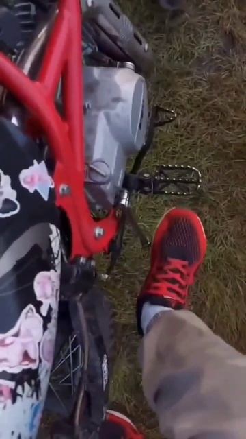 Как завести питбайк с пол тычка 😁( Прикол ) смотреть онлайн