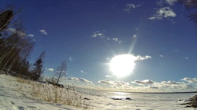 Солнце встает и садится.