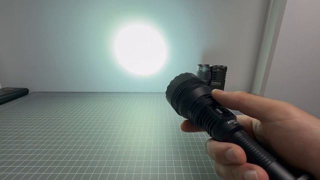 Acebeam W35 vs M1 Terminator - Which one is more useful...? The answer will shock you! смотреть онлайн