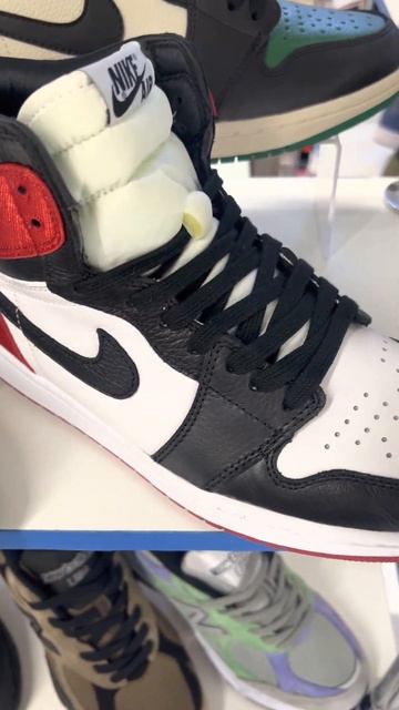 Кроссовки Nike air Jordan 1 зеленые красные черные на любой вкус смотреть онлайн