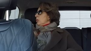 Бизнесвумен качает права и увольняет таксиста