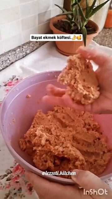 Bayat ekmekleri degerlendirebileceginiz en güzel lezzetlerden, Bayat ekmek köftesi ile geldim.🤌🥰 смотреть онлайн