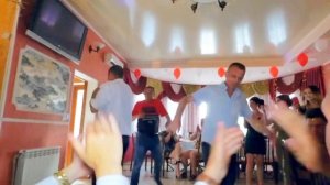 Папы жгут на выпускном своих детей. Кавказские танцы! #топыкатегорий