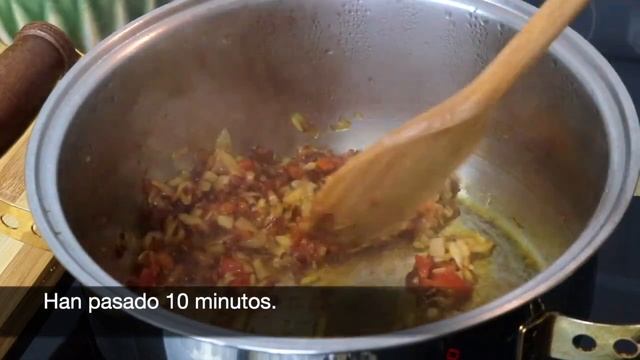 Испанский нутовый суп с рисом в средиземноморском стиле.