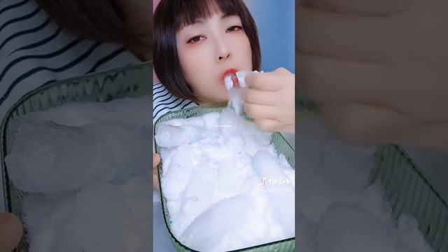 снежные заледенелые трубочки, Мега вкусно! смотреть онлайн